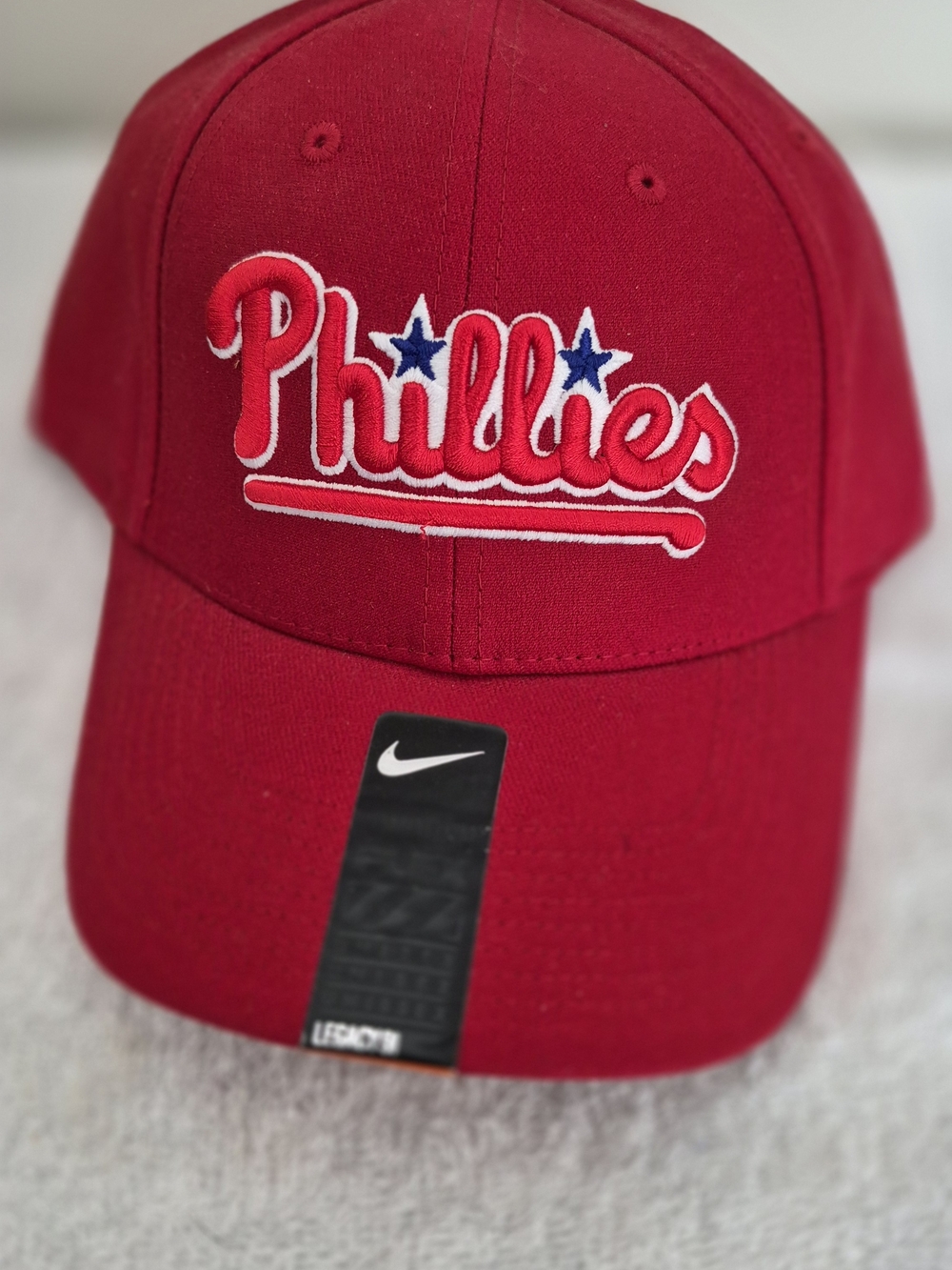 Nike Mens MLB Phillies Red Baseball Cap with Blue Accents